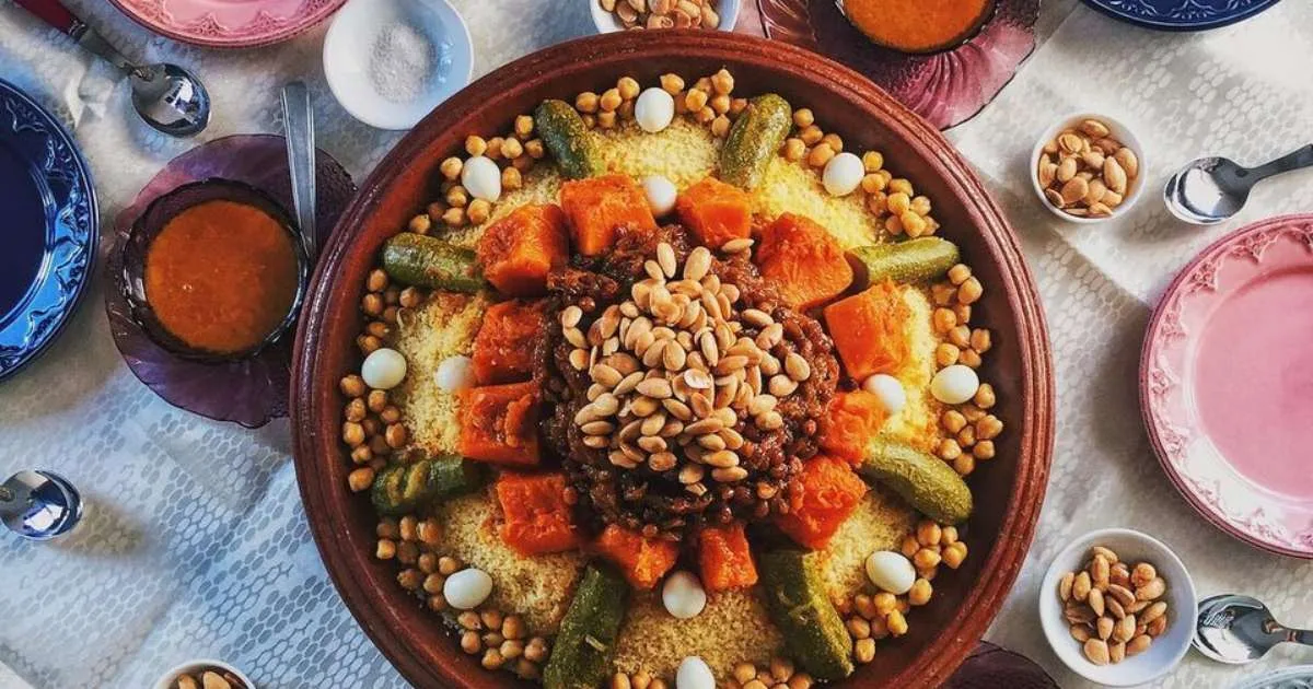 O prato que quase cozinha sozinho: os segredos, a nutrição e a praticidade do cuscuz marroquino