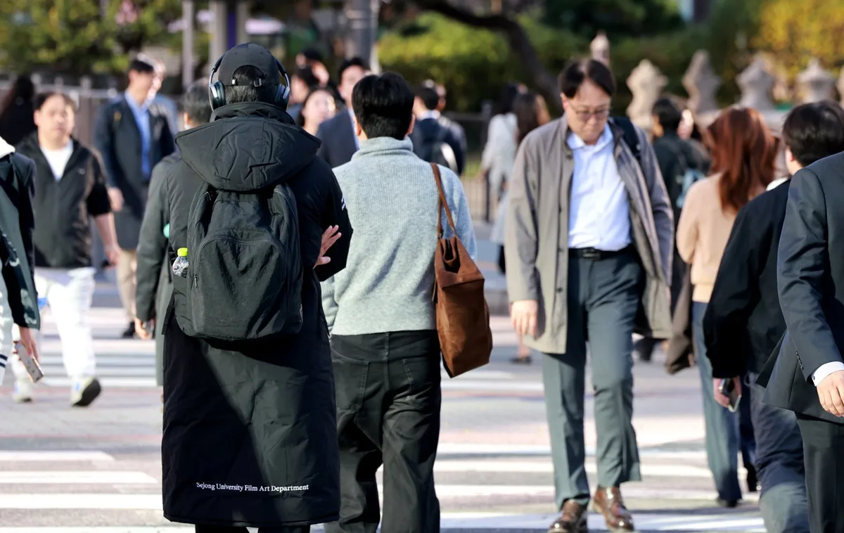 [날씨]최저 3도 쌀쌀한 출근길…일교차 크고 일부 지역 서리·얼음