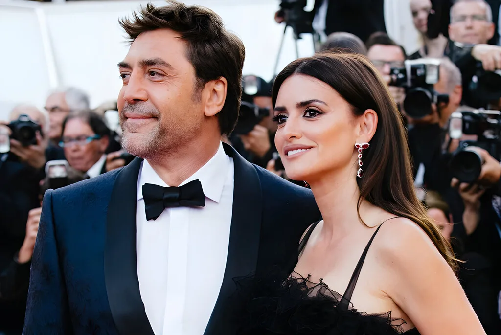 Javier Bardem dice que en su casa siempre hay alguien con sus hijos: la ciencia lleva 60 años debatiendo si eso realmente sirve
