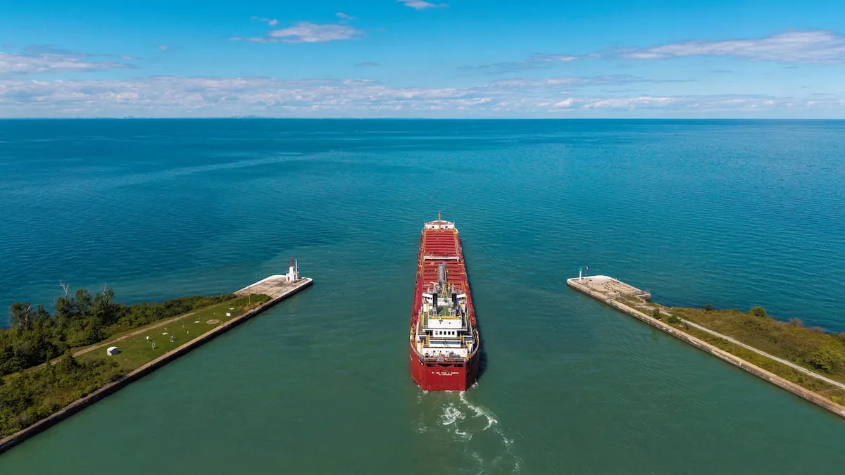 Apple Maps follows Google, changes name of Lake Ontario to 'Lake America'