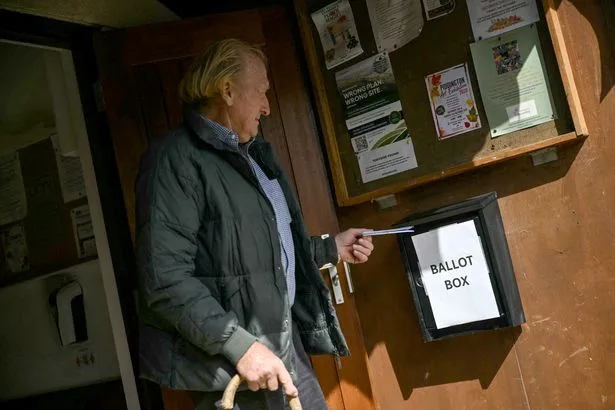 Residents in tiny village Piddington holding referendum on leaving the UK amid migrant row
