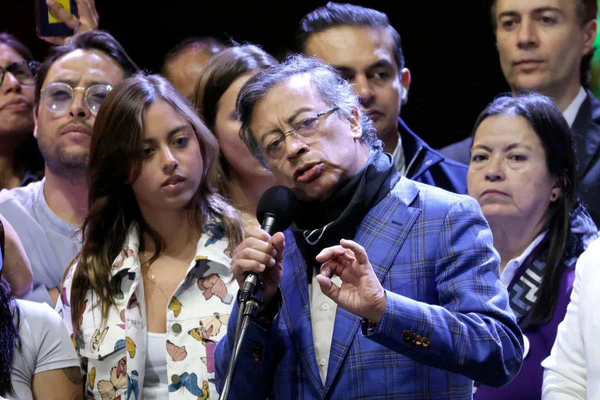 Piden investigar a Gustavo Petro por presunto homicidio culposo tras la muerte de un niño en Colombia