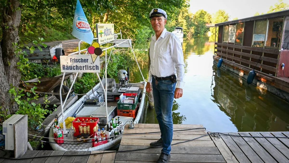 Bootskiosk: Schwimmender Kiosk biegt auf die Zielgerade für dieses Jahr