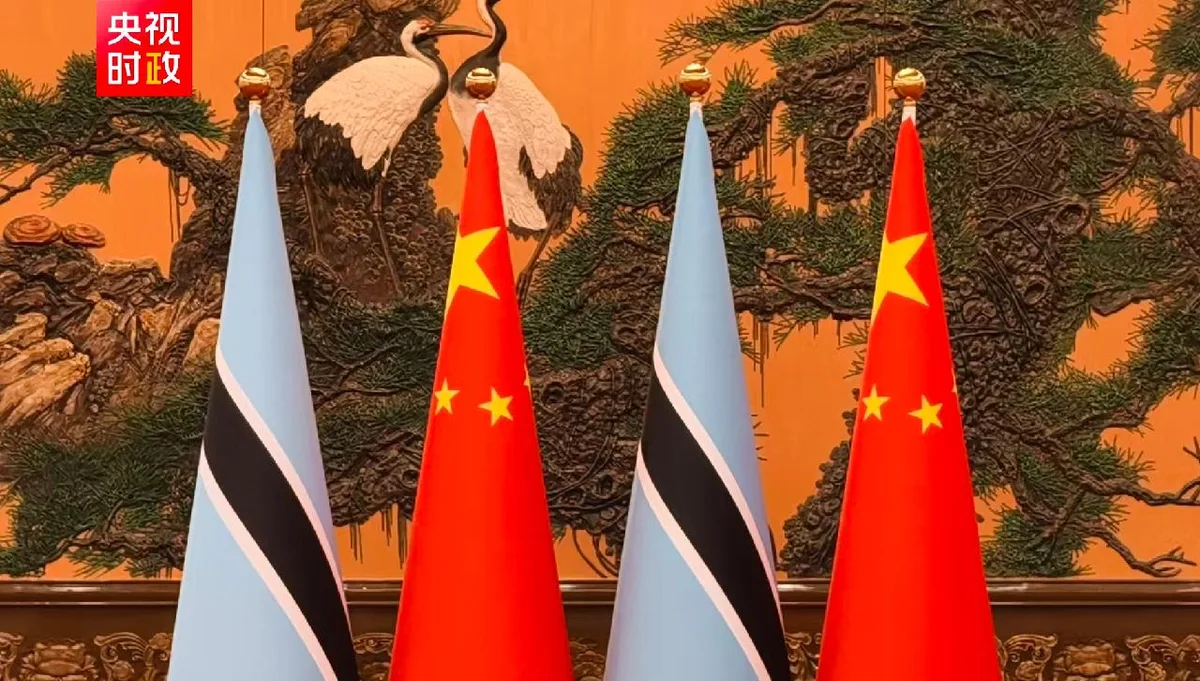 President Xi holds talks with Botswana's president