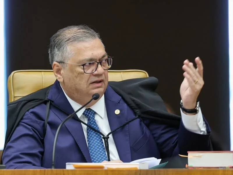 Dino divulga ofício que pede apuração de ministros no caso Master