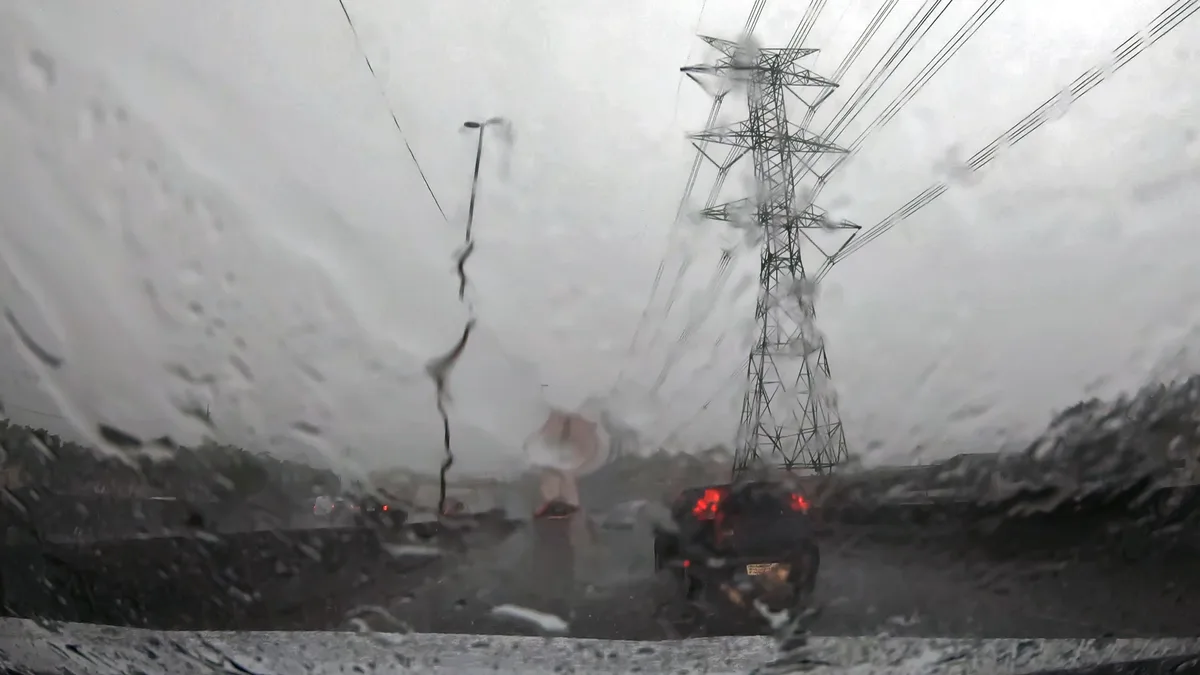 Inmet emite alerta vermelho, de ‘grande perigo’, para tempestades em SC e RS hoje: veja as áreas afetadas