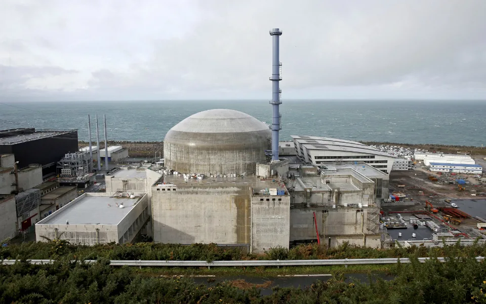 Energia: França aumenta produção nuclear e expande renováveis