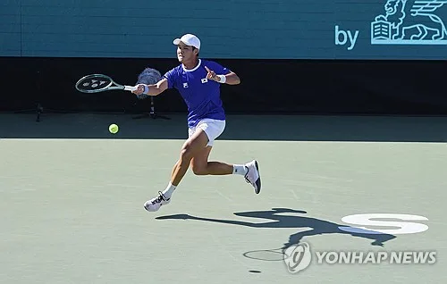 권순우가 끝냈다…한국 테니스, 데이비스컵 첫 8강 진출