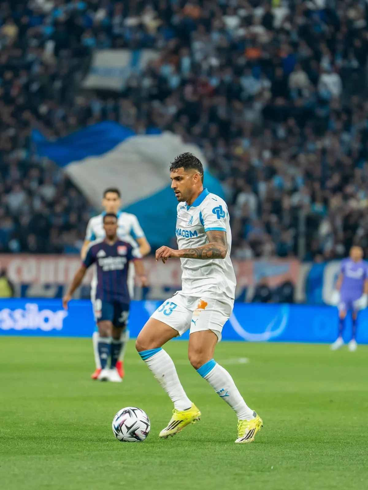 Santos negocia com o lateral-esquerdo Emerson Palmieri