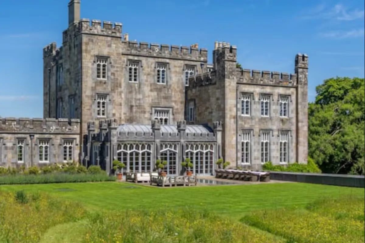 Mark Zuckerberg adquirió un castillo de casi 200 años en Irlanda y rodeado por esta macabra leyenda