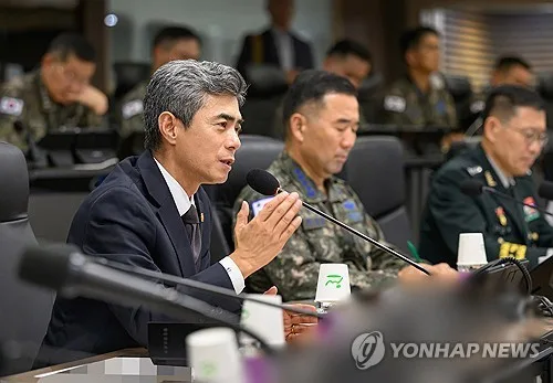강신철 'DMZ 지뢰' 부상 장병 위문…"진정한 영웅 끝까지 지원"