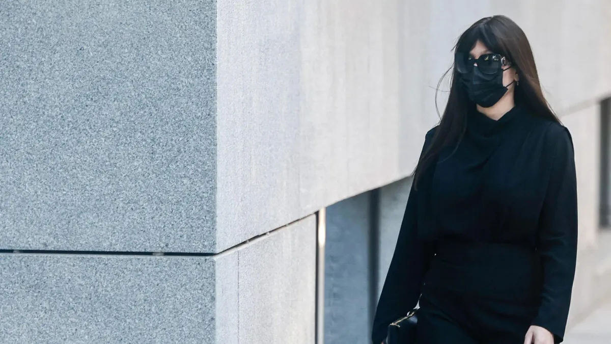 Anticorrupción defiende la imputación de la expareja de Ábalos después de reconocer que cobró sin trabajar