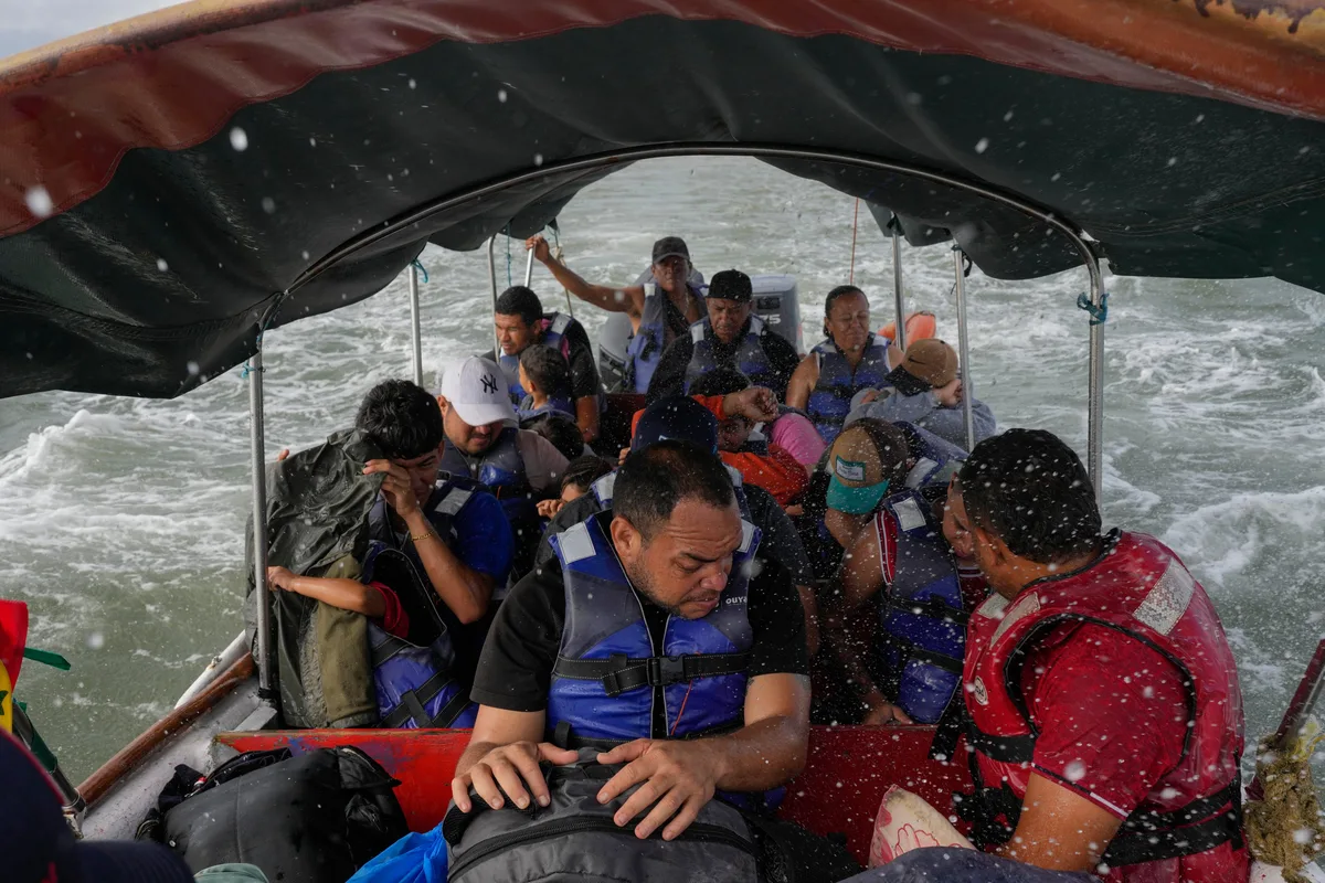 Ya no van hacia Estados Unidos: miles de migrantes cruzan Panamá en sentido contrario