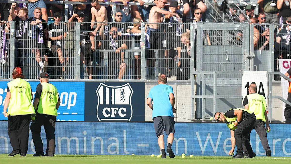 DFB-Vize erhöht Druck - Tennisball-Proteste zurück in deutschen Stadien
