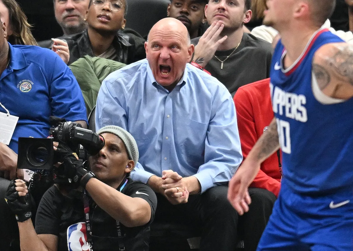 Steve Ballmer, por fin, paga y se rinde