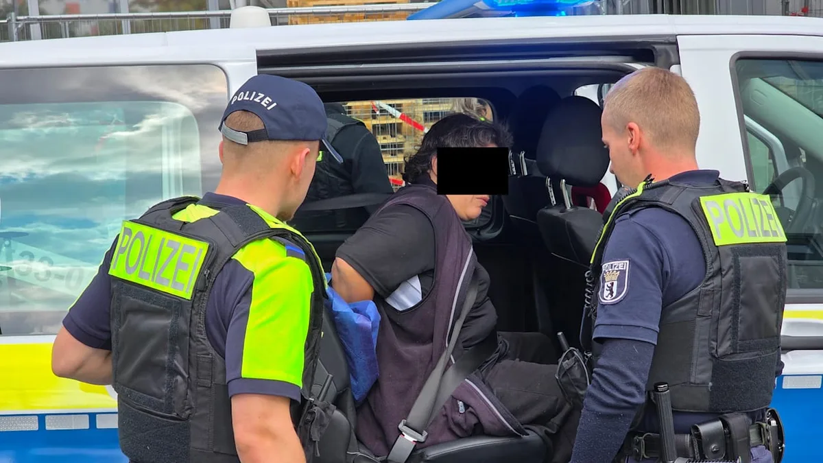 Kanzlei-Streit eskaliert - Lebensgefahr! Frau (51) sticht auf Anwältin (46) ein