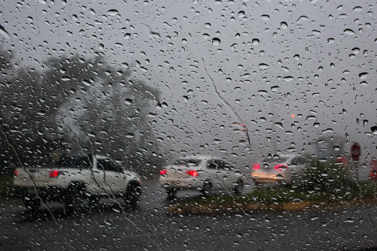 Defesa Civil alerta para temporais e chuva de até 200 mm no fim de semana em SC; veja previsão