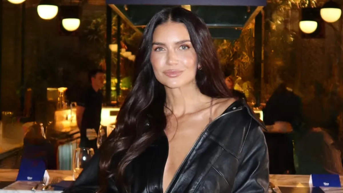 Zaira Nara llevó su sello naked al extremo: transparencias, escote y lencería de encaje a la vista