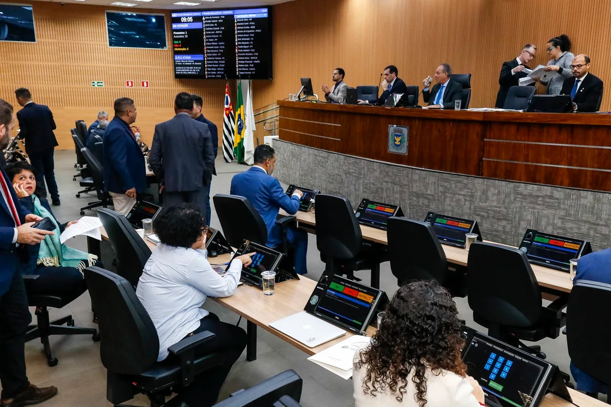 Após 6 anos de espera, pedido de vista tira de pauta projeto voltado à população LGBT em Campinas