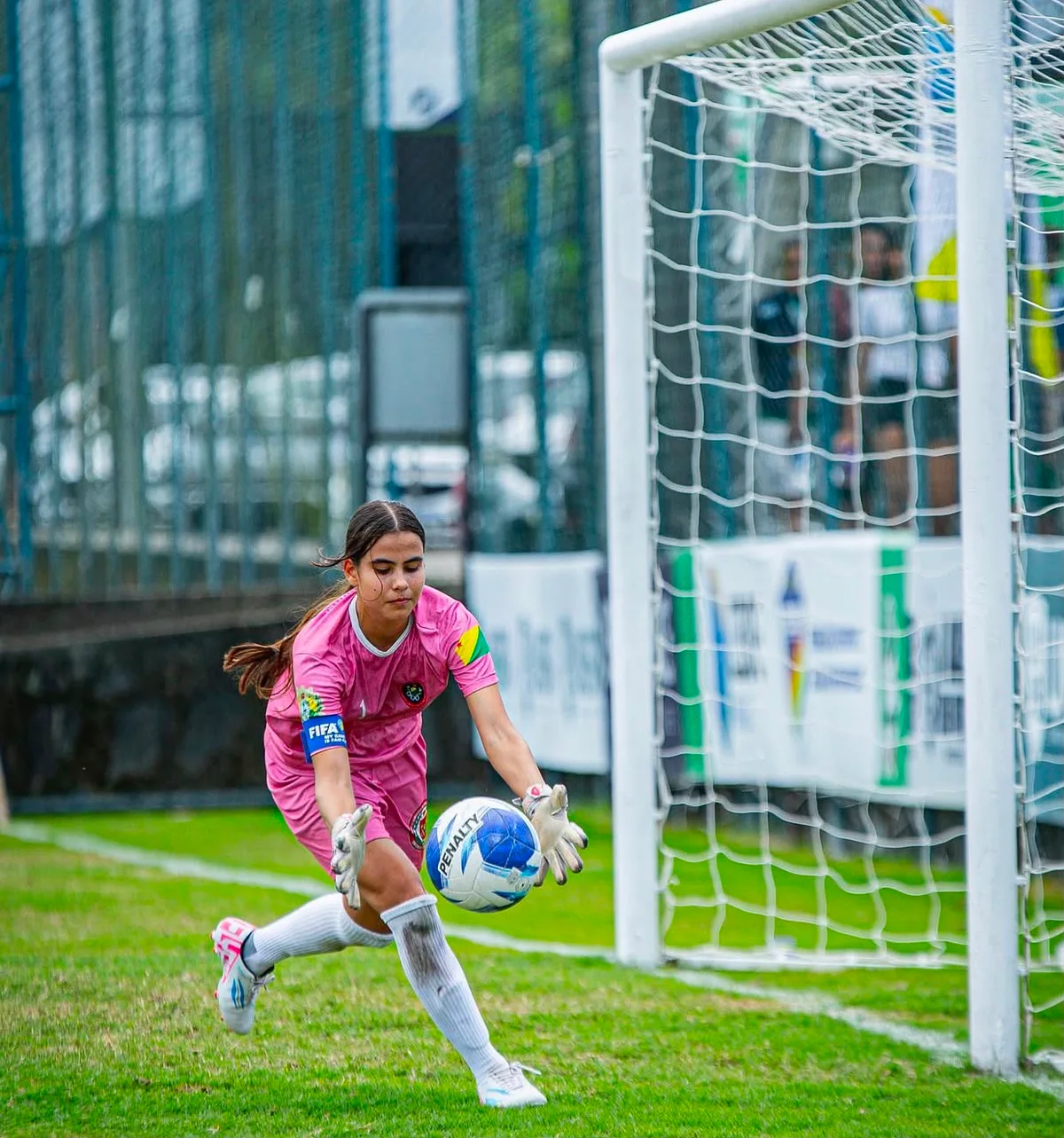 Goleira brilha nos pênaltis e Acre está na final da Série Prata no futebol femininos dos JEBs Sub-18