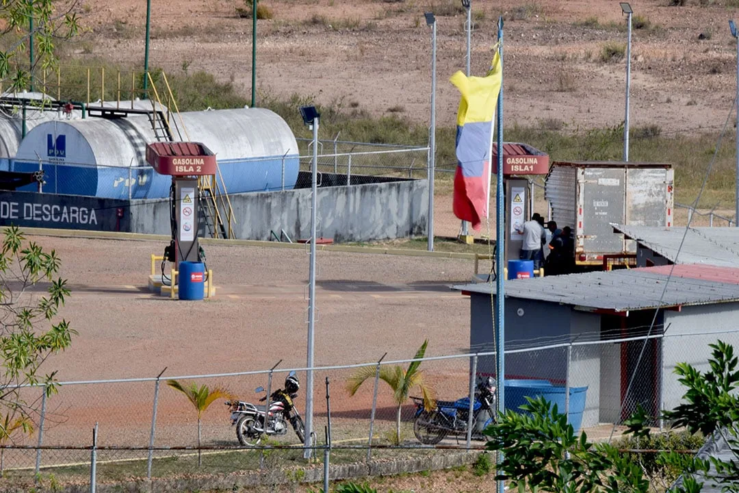 Empresa americana vai explorar petróleo na Venezuela por 100 anos