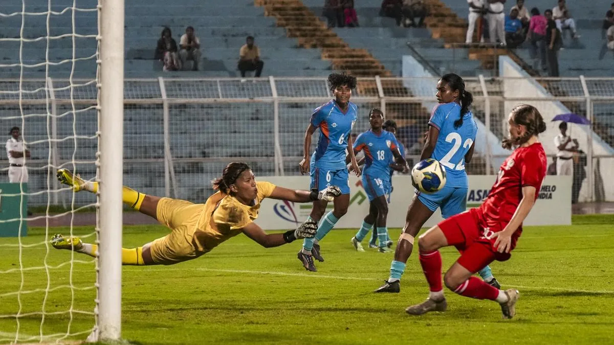 Russian women hand India a 4-0 defeat