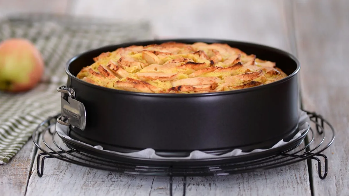 Einfach und lecker: Blitz‑Rezept: Apfelkuchen in weniger als 10 Minuten im Ofen — probier's jetzt!