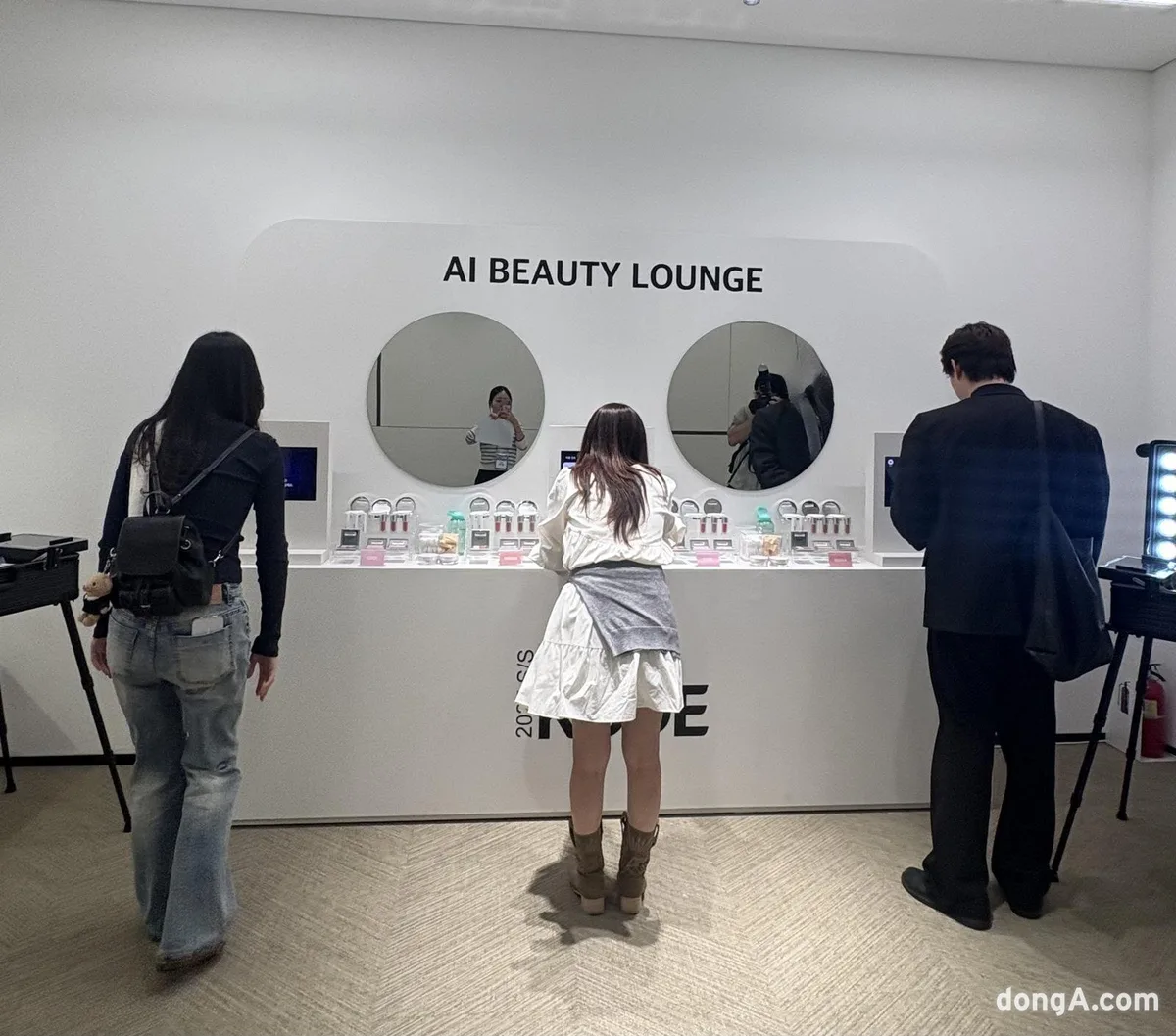 런웨이 보고 AI로 옷 입어보고…패션쇼의 진화, K패션 한자리에