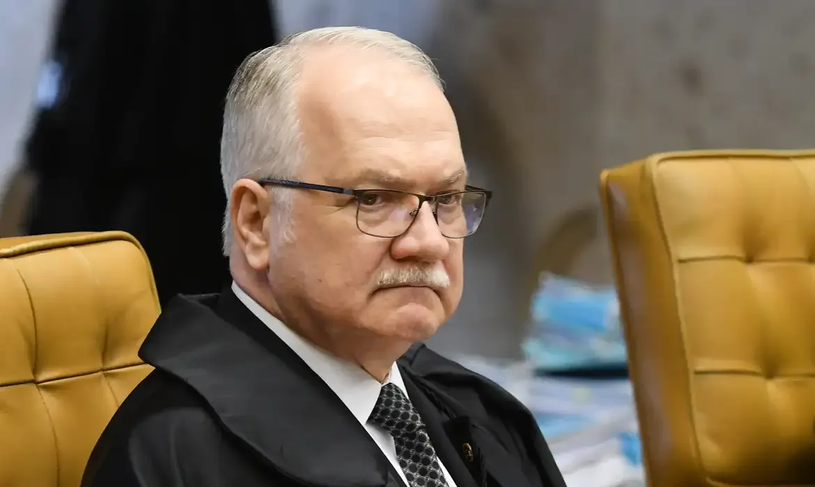 Fachin atende Moraes e PGR e abre sigilo de petição do caso Master