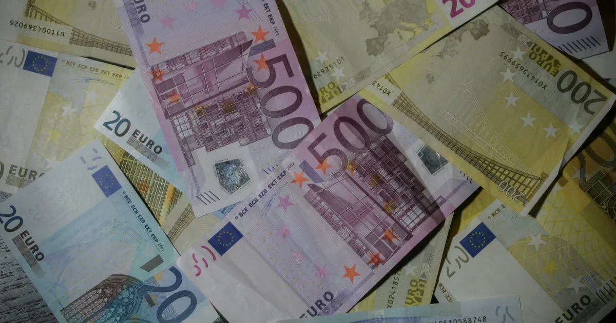 La Réunion. EuroMillions : il retrouve un ticket gagnant en nettoyant la coque de son téléphone portable