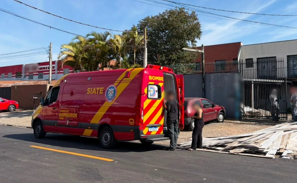 Susto em obra! Trabalhador cai de três metros de altura junto com laje e fica ferido no Boqueirão