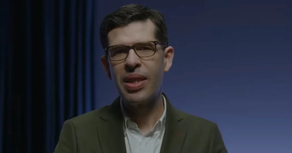 Eduardo Infante, filósofo de 49 años: "El peor músculo que puedes dejar de entrenar es tu pensamiento, porque otros piensan por ti"