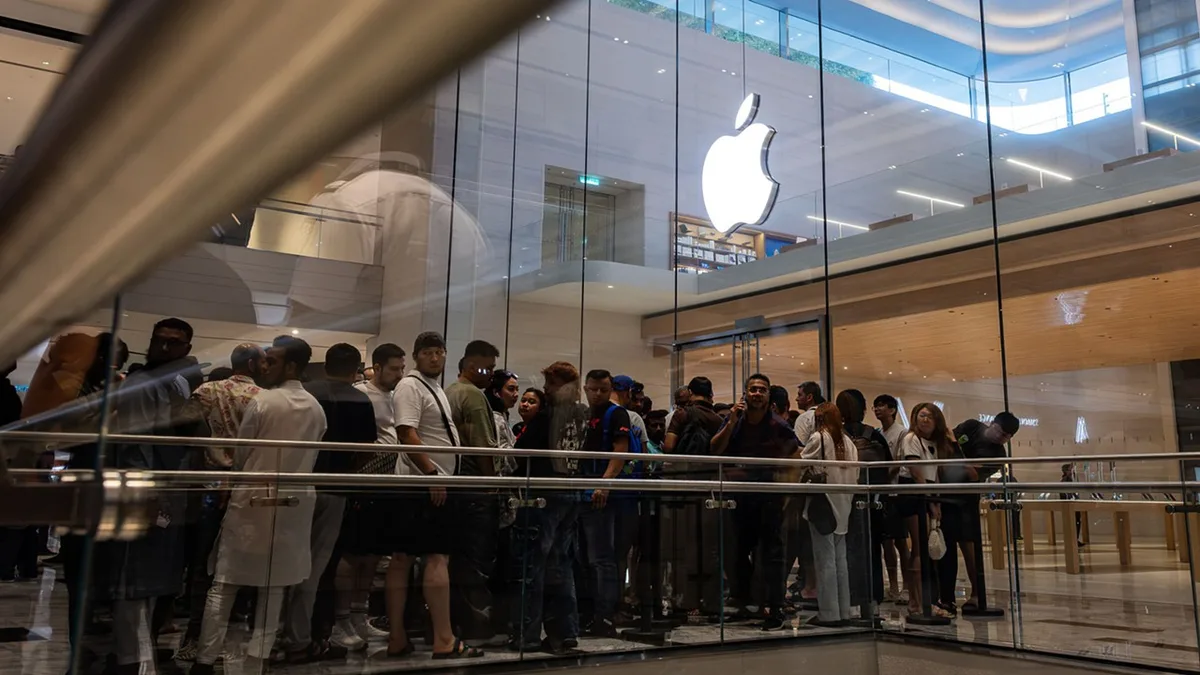 Fizeram-se filas para comprar o iPhone 18 Pro. Veja as imagens