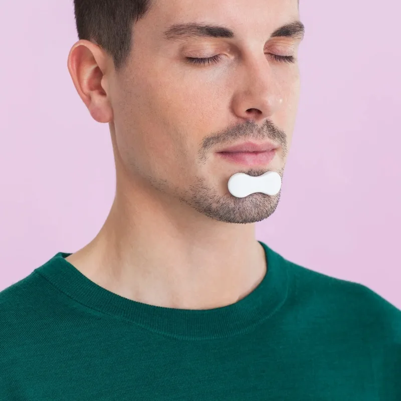 Actualité : Apnée du sommeil : 15 jours au lieu de 106 pour être diagnostiqué, grâce à un simple patch collé sur le menton