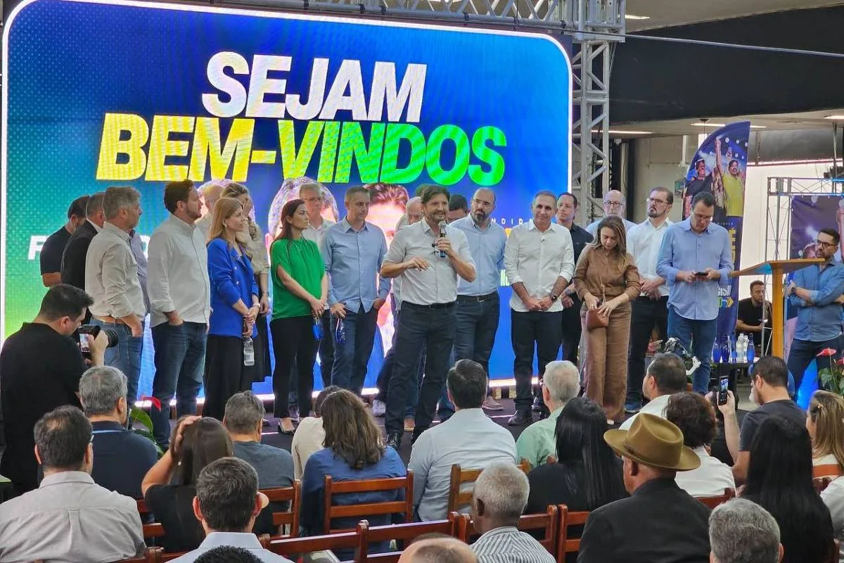 Candidato ao Senado, Andr� do Prado tenta selar apoio de quase 600 prefeitos paulistas