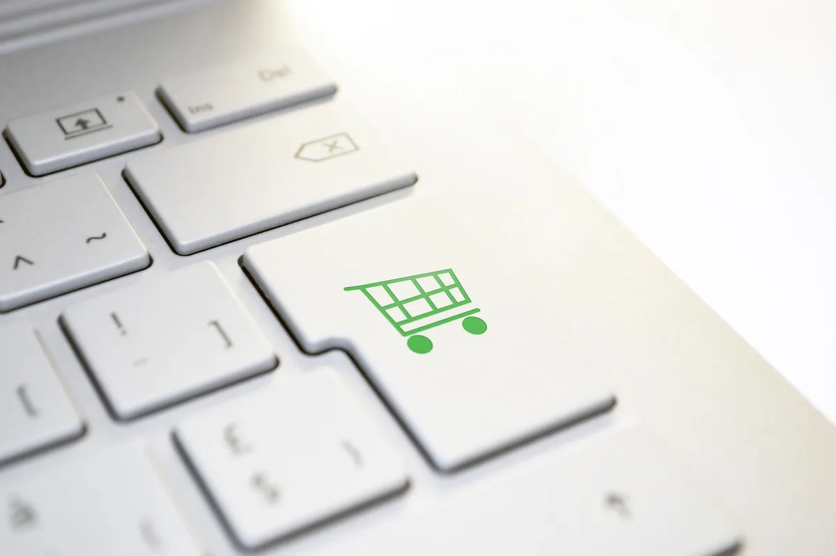 E-commerce movimentou mais de R$ 14 bilhões no Paraná em 2025