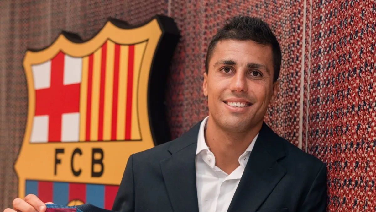 ‘Espero ensiná-lo’: O jovem do Barcelona que interliga Rodri e Busquets