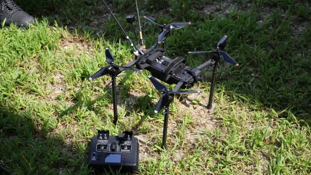 China acusa EUA de discriminar produtos com tarifa de 100% sobre drones