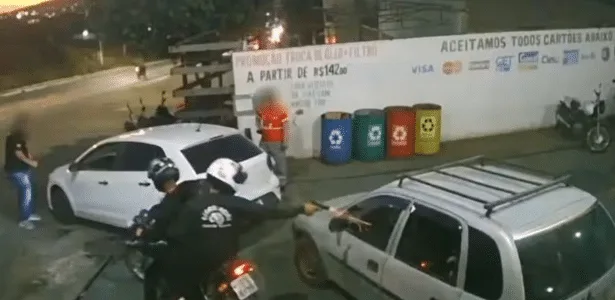 Pai é morto diante das filhas em posto de combustíveis no interior da Bahia