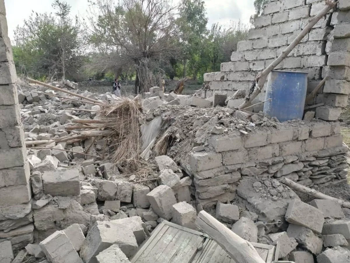 Pakistan bombs Afghan 'militant hideouts', Kabul reports civilian deaths