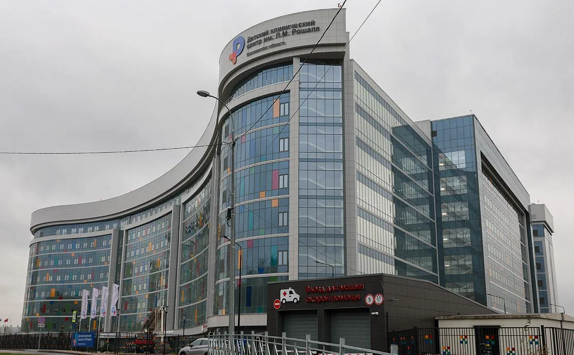 Врачи центра Рошаля спасли подростка с осколком БПЛА в сердце