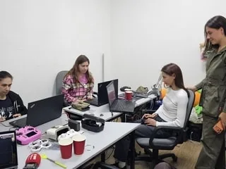 REPORTAGE. En Ukraine, Tetiana forme des femmes à concevoir et piloter des drones