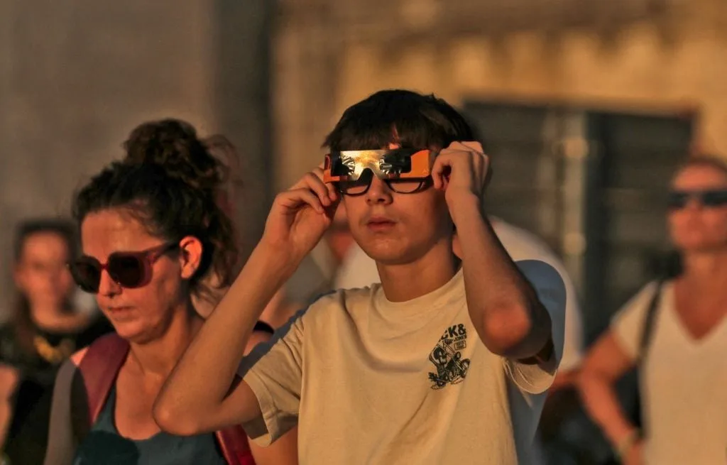 Eclipse solaire du 12 août : « Certains se sont fait peur »… Les urgences ophtalmologiques déjà sollicitées ?
