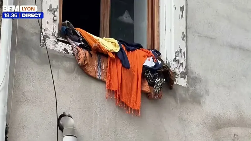 "Nous ne sommes pas à Naples" : à Thizy-les-Bourgs, le linge étendu sur les balcons interdit