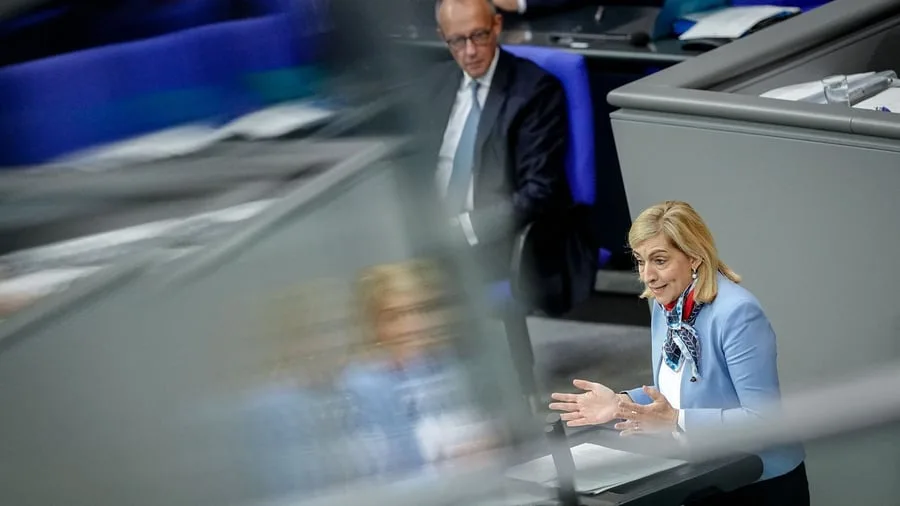 Bundestag: Streit um neue Befugnisse für Verfassungsschutz und BND