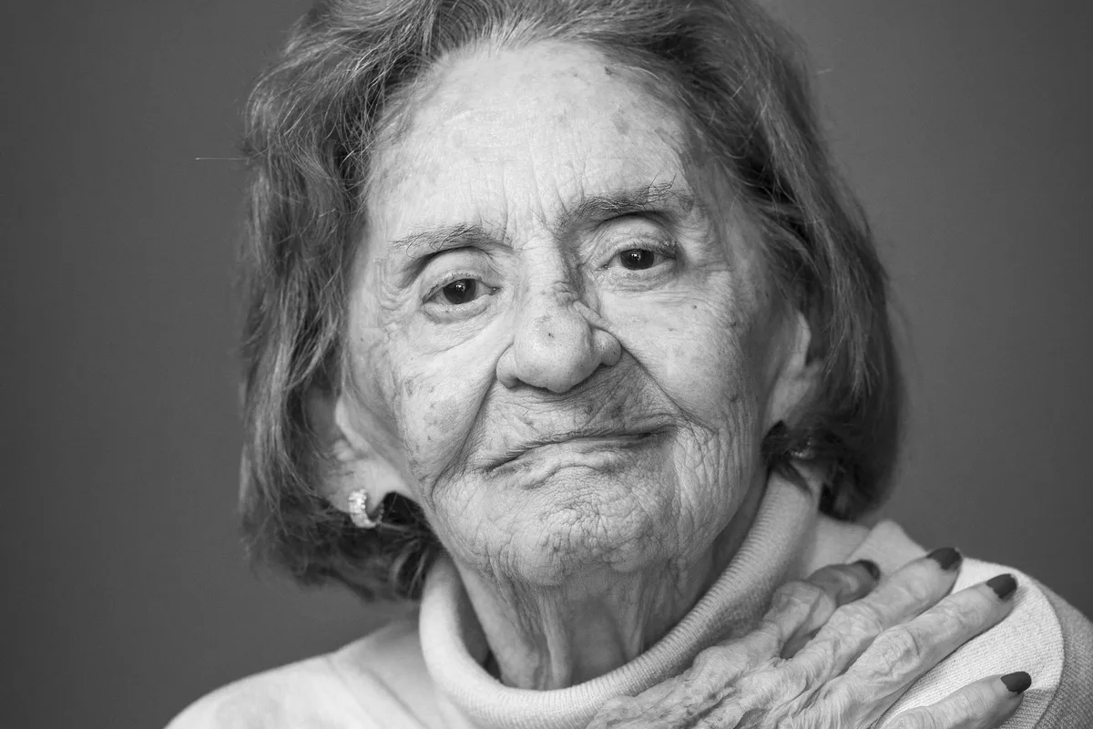 Velório de Laura Cardoso, morta aos 98 anos, reúne familiares e fãs em São Paulo
