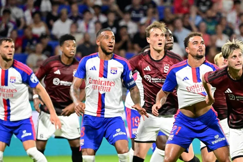Dans une ambiance bouillonnante, c'est le moment d'être grand pour l'OL, en mission Ligue des champions sur la pelouse du Fenerbahçe