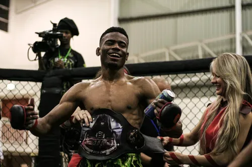 Barebones MMA 10 delivers high-intensity night of amateur action