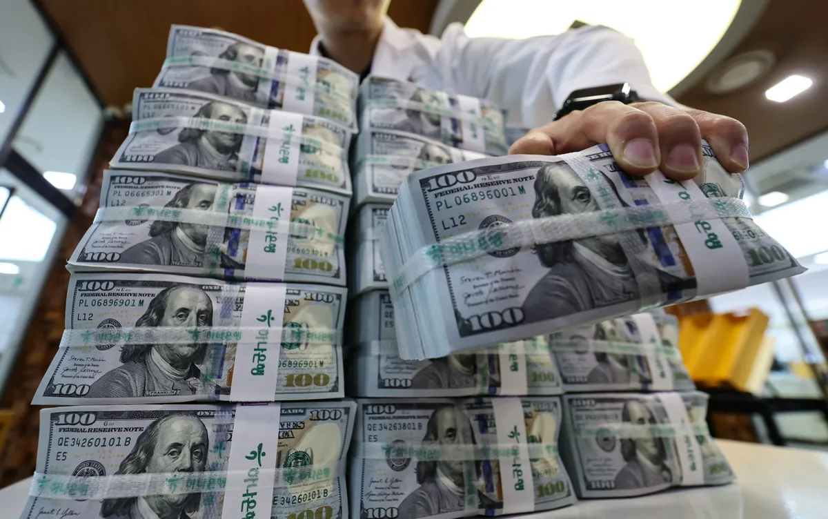 시중통화 12.7조 늘었지만 증가폭 반토막…가계는 석 달째 감소