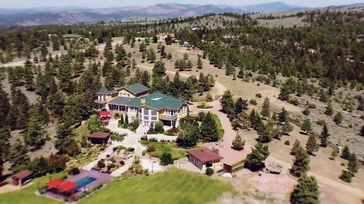 Blick auf die Rocky Mountains: Verkauf von Traum-Ranch: Schauspieler Nick Wilder will USA wieder verlassen